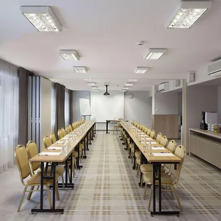 Witkowski Airport Szálloda 3*